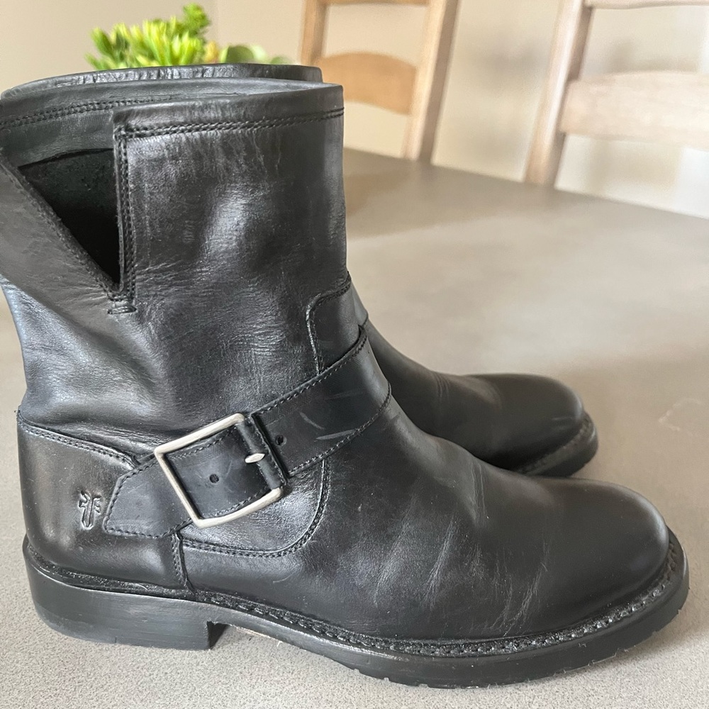 Frye short black boots size 6